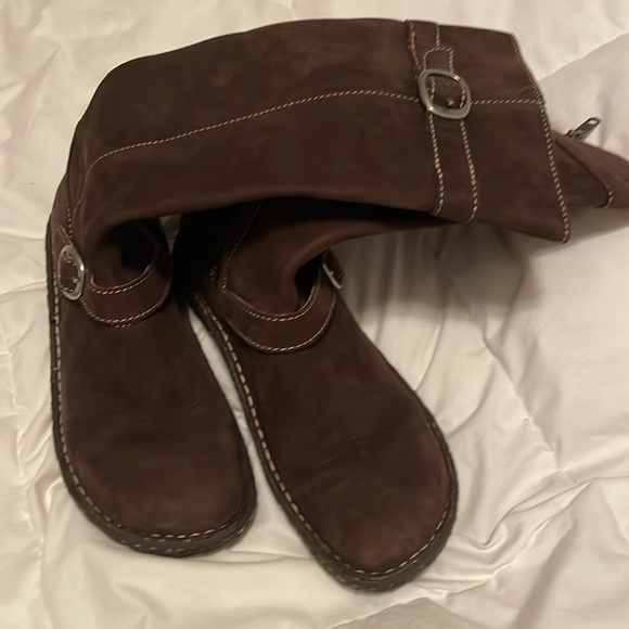 Born Evergreen Brown Leather Tall Riding Boots 7.5 - never wore them -too small. - Picture 5 of 6